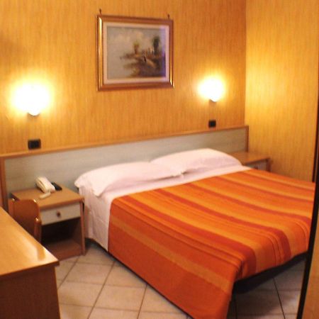 Hotel Isolabella Bussoleno Екстер'єр фото