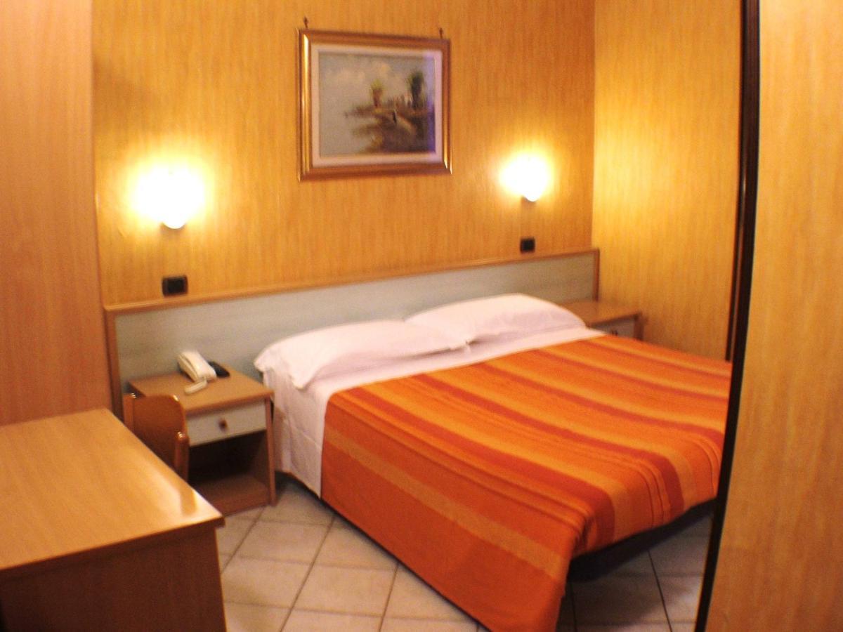 Hotel Isolabella Bussoleno Екстер'єр фото