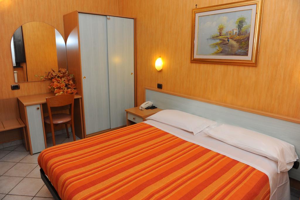 Hotel Isolabella Bussoleno Екстер'єр фото