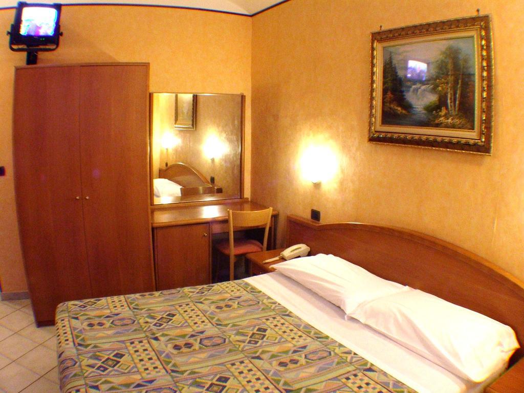 Hotel Isolabella Bussoleno Екстер'єр фото